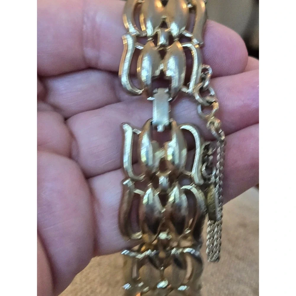 Monet Goldtone Bracelet Safety Chain Vintage 7in